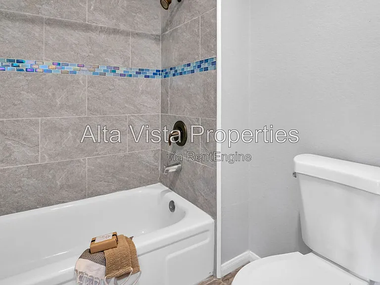 4082 Mahaila Ave #E — Photo 30