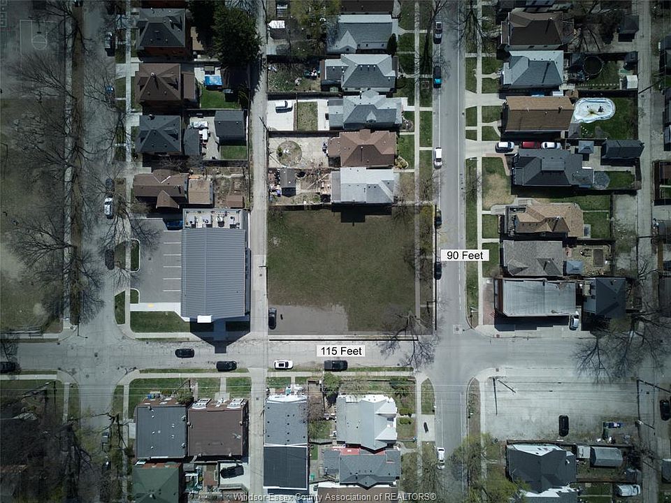 2nd image of 808 Lincoln Rd