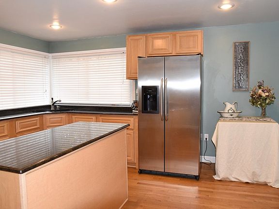 3rd image of 2117 W Shannon Ave