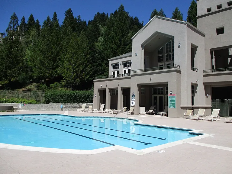 200 Caldecott Ln #113 — Photo 3