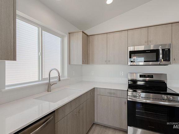 5th image of 2288 W Penstemon St