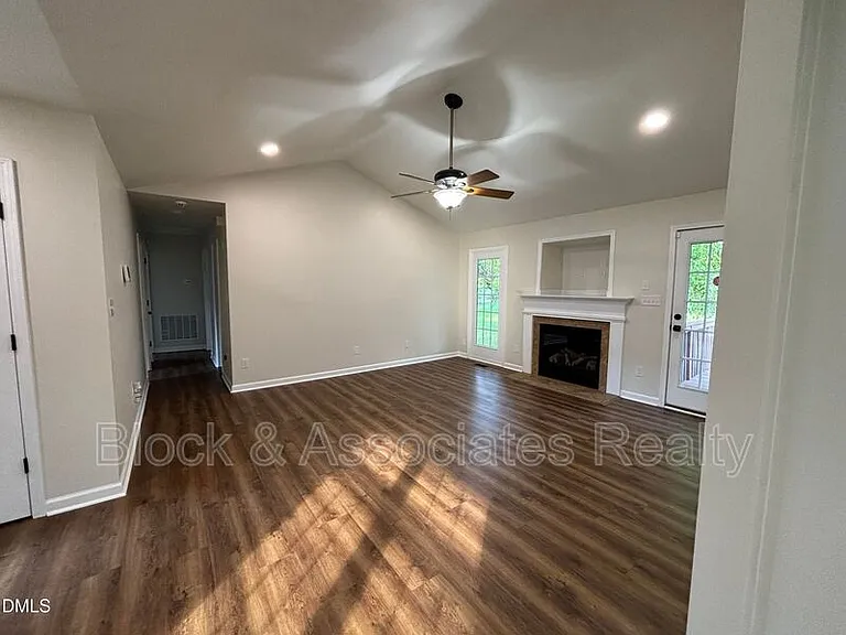 170 Devin Dr — Photo 25