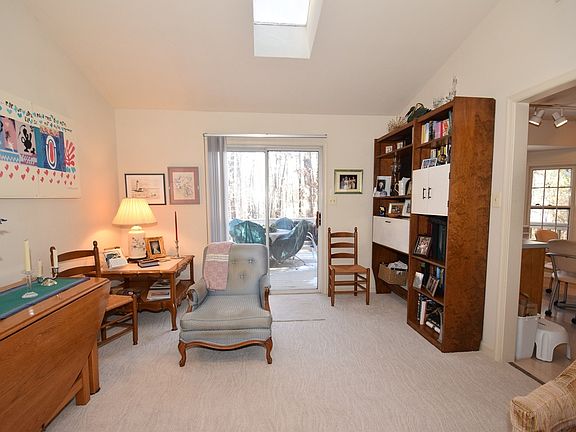2nd image of 1906 Cambridge Dr
