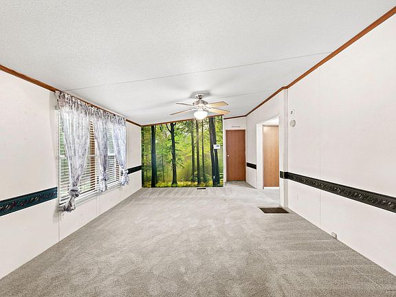 5th image of 672 Denton Blvd #C