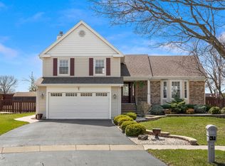 1 Cheswick Ct, Schaumburg, IL 60194