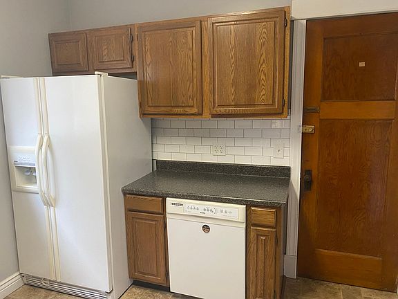 3rd image of 254 N Park Ave Floor 1