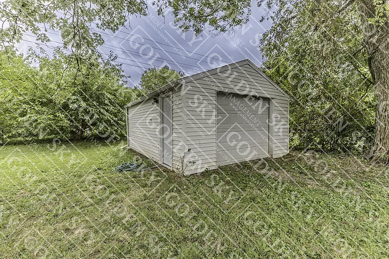3 bed, 1.0 bath, 866 sqft, $1,350 — Photo 3