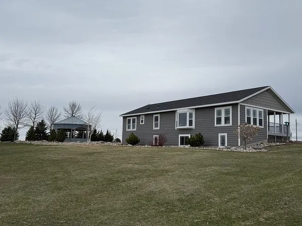 17371 220th St, Lucan, MN 56255