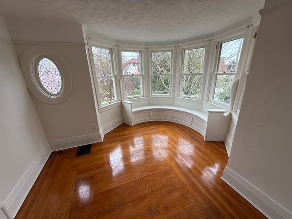 505 Lyon St NE #4