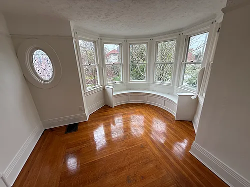 505 Lyon St NE Photo 1