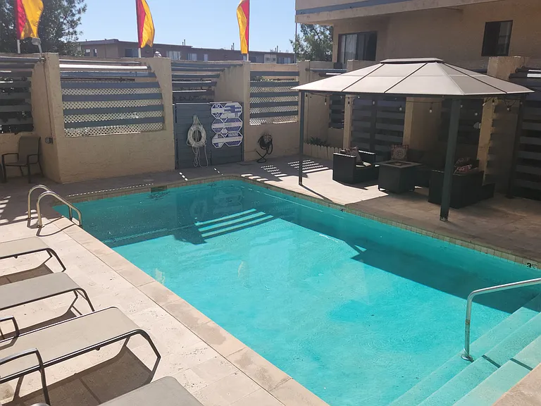 Canyon Crest Apts — Photo 3