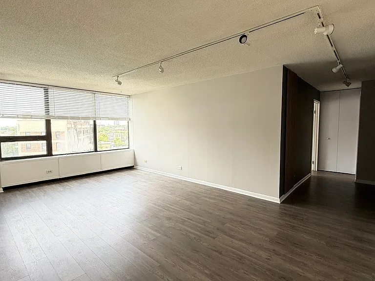 3930 N Pine Grove Ave #716 — Photo 9