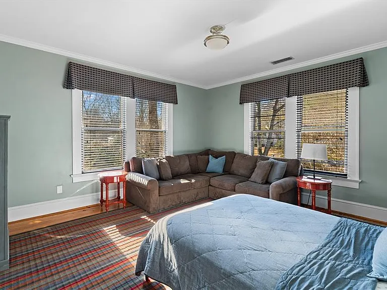 979 Springdale Rd NE — Photo 46