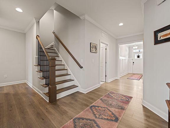 3rd image of 749 Strathwood Way