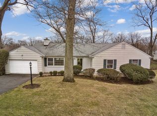 11 Stoneycrest Rd, Rye, NY 10580