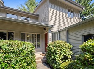 8 Bridle Path, Avon, CT 06001