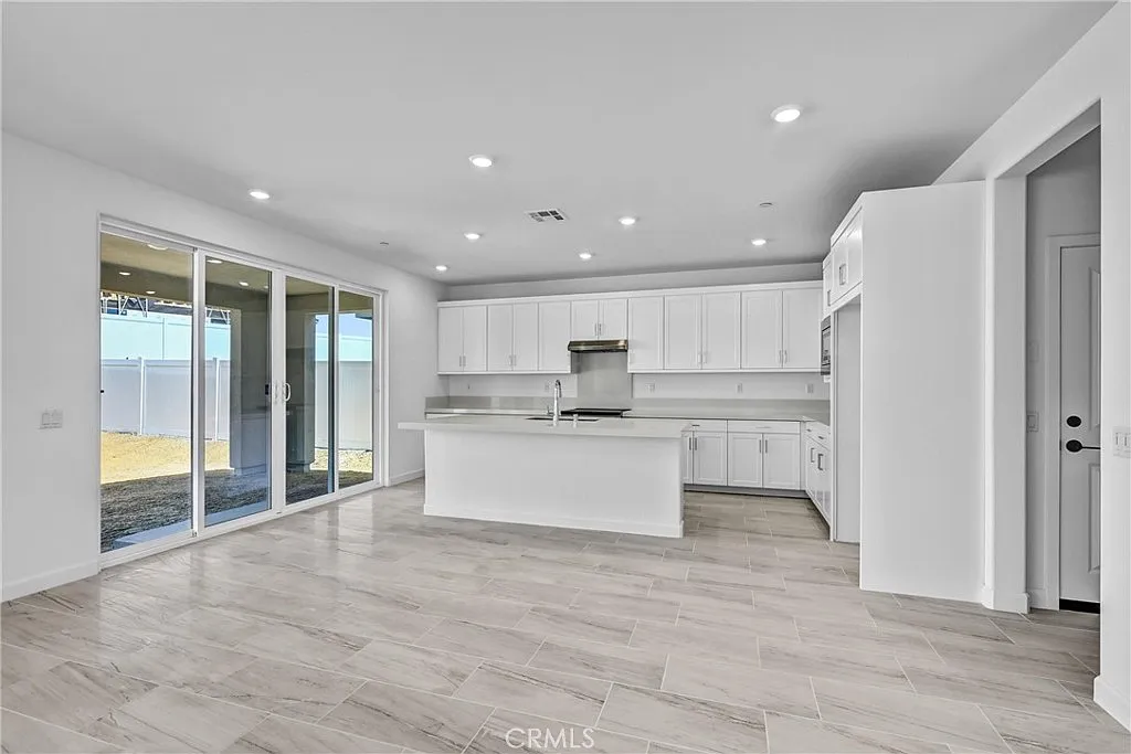 4 bed, 3.5 bath, 3257 sqft, $5,500 — Photo 4