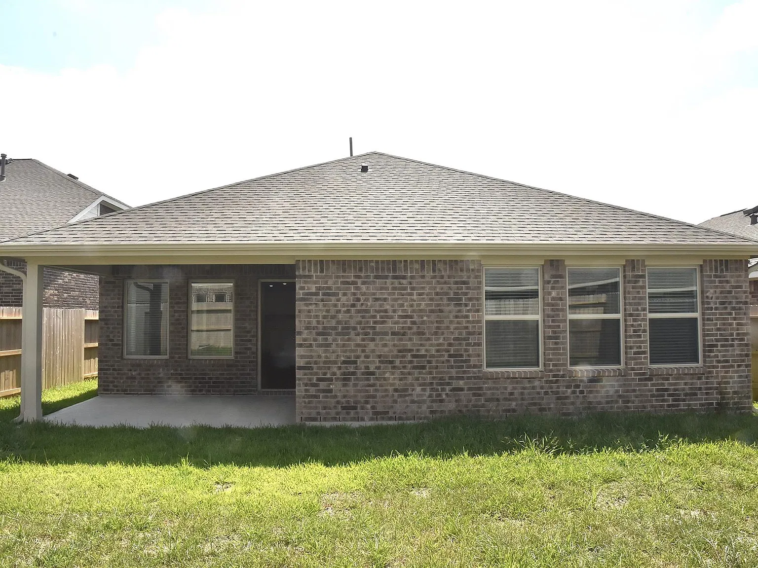 3 bed, 2.0 bath, 1880 sqft, $2,175 — Photo 2