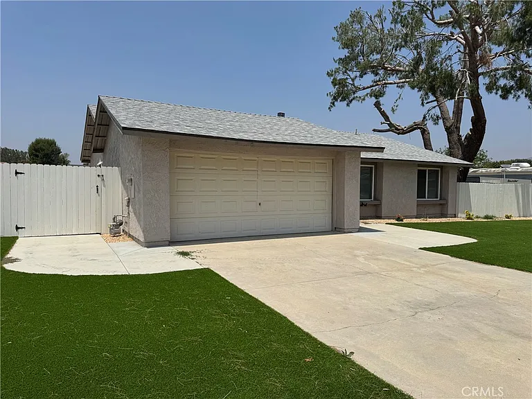 1792 N Ann St — Photo 42