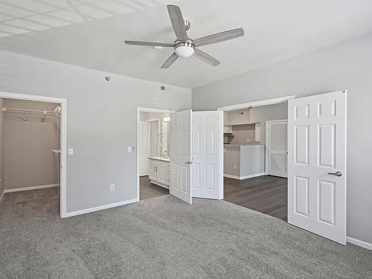 Glendale at the Mansion Apartments — Photo 11