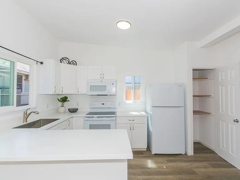 3052 Hinano St — Photo 4
