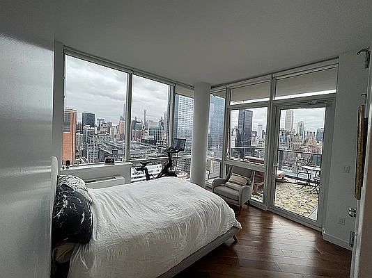 4th image of 507 W 28th St Penthouse 1D