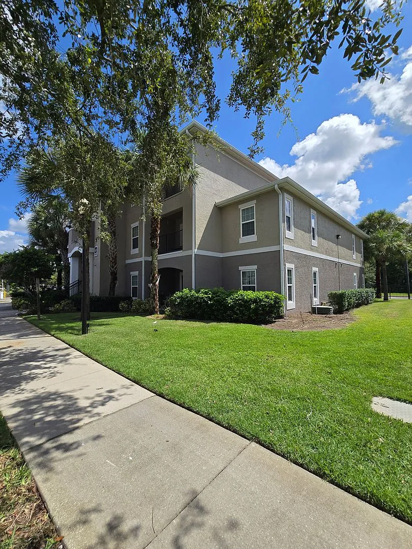 Spacious 2 Bedroom 2 Bath Condo In Courtney Landing — Photo 1