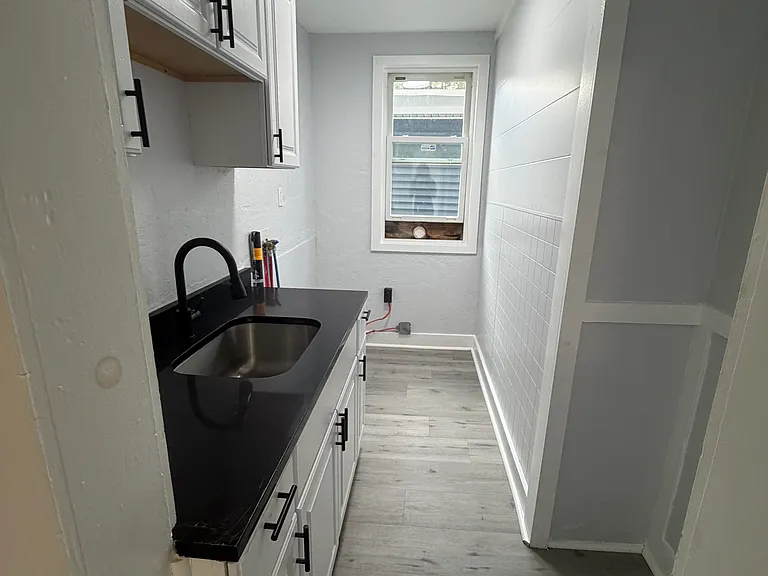 83 Pine St #2 — Photo 6