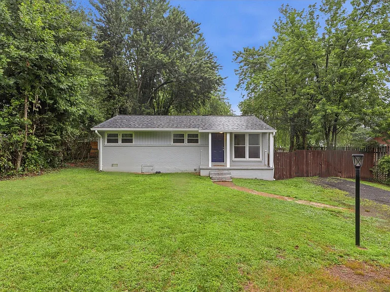 6330 Airlie Rd — Photo 2