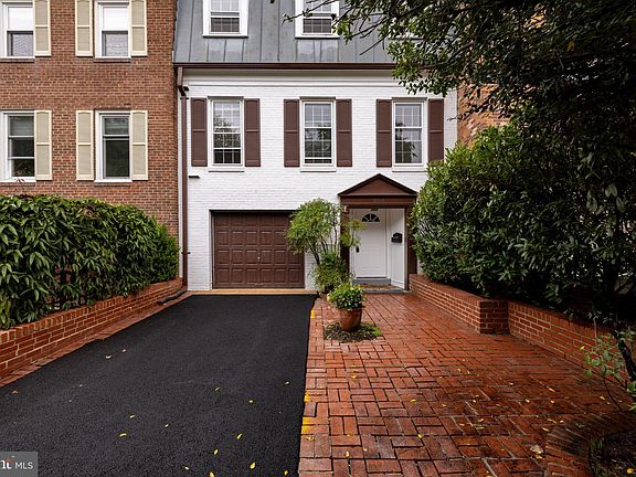 5th image of 204 James Thurber Ct