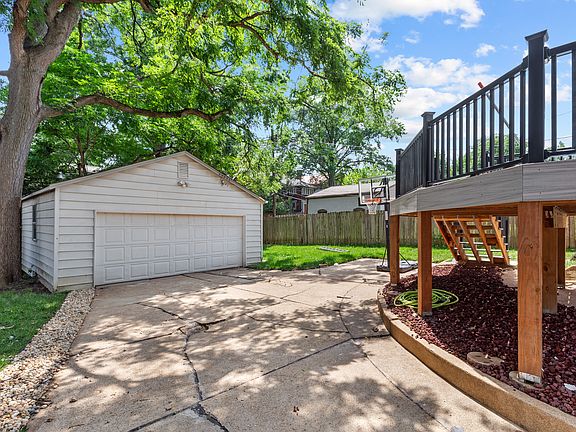 4th image of 7470 Teasdale Ave