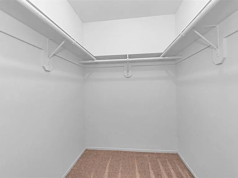 2710 Green Fields Dr — Photo 18