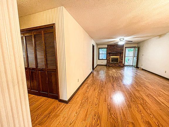 5th image of 111 Cedar Point Dr