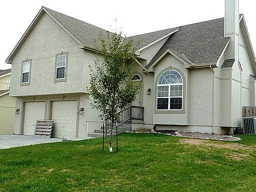 Atrium Split w/fenced yard
