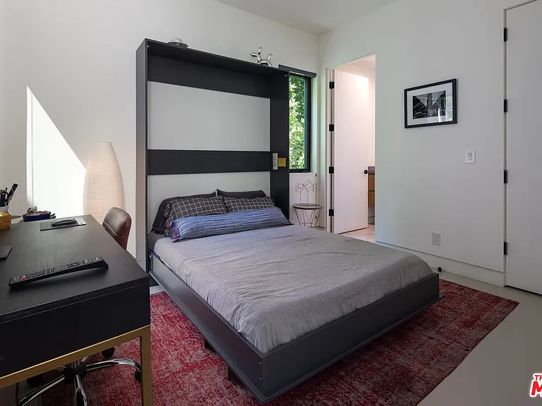 631 N Curson Ave — Photo 12