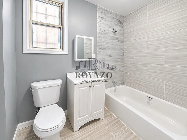 3 bed, 1.5 bath, 800 sqft, $1,995 — Photo 3