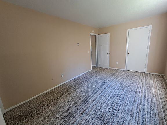 master bedroom/ walk-in closet entry