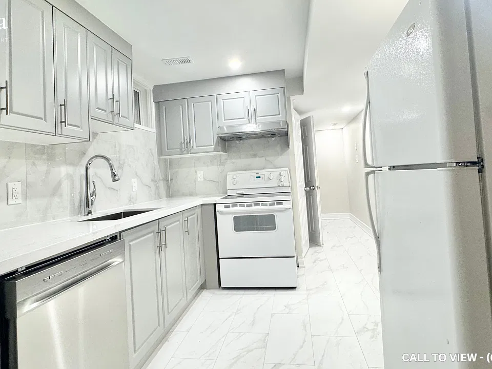 18 Bush Clover Cres #2