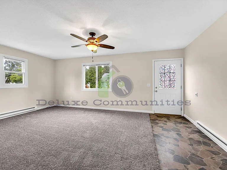 404 Russell St — Photo 12
