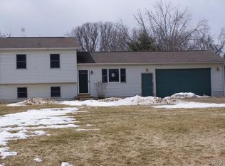 2555 Lisa Dr, Columbiaville, MI