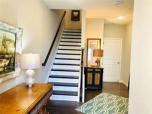 324 Beacons Pl Photo 1