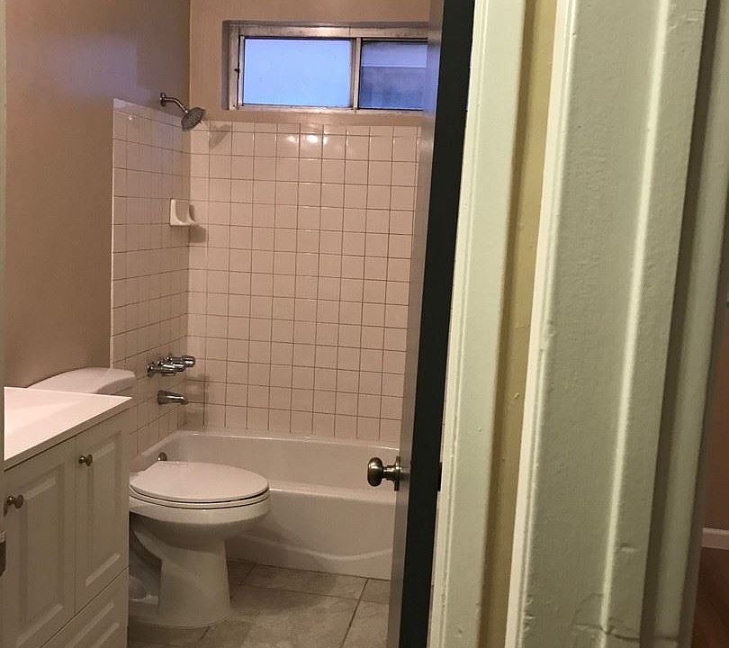 1st image of 6051 Romaine St APT 3