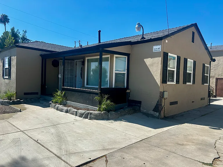 1082 Baseline St #1 — Photo 1