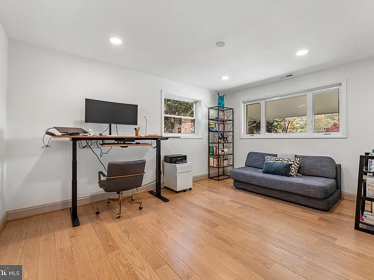 2820 Ellicott St NW — Photo 27