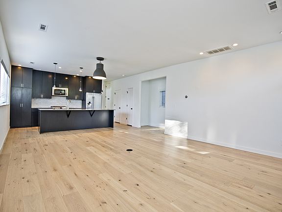 3rd image of 716 W Stone St