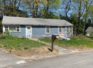 4 Barrows Rd, Worcester, MA 01609