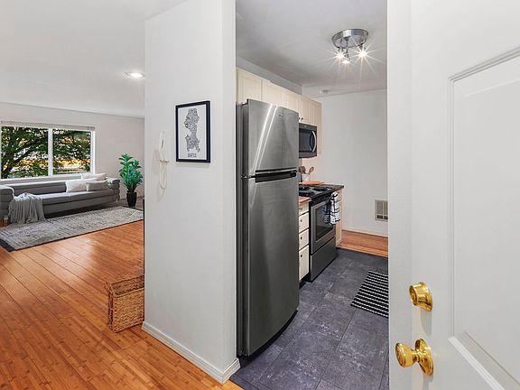 5th image of 1000 NE 88th St APT 205