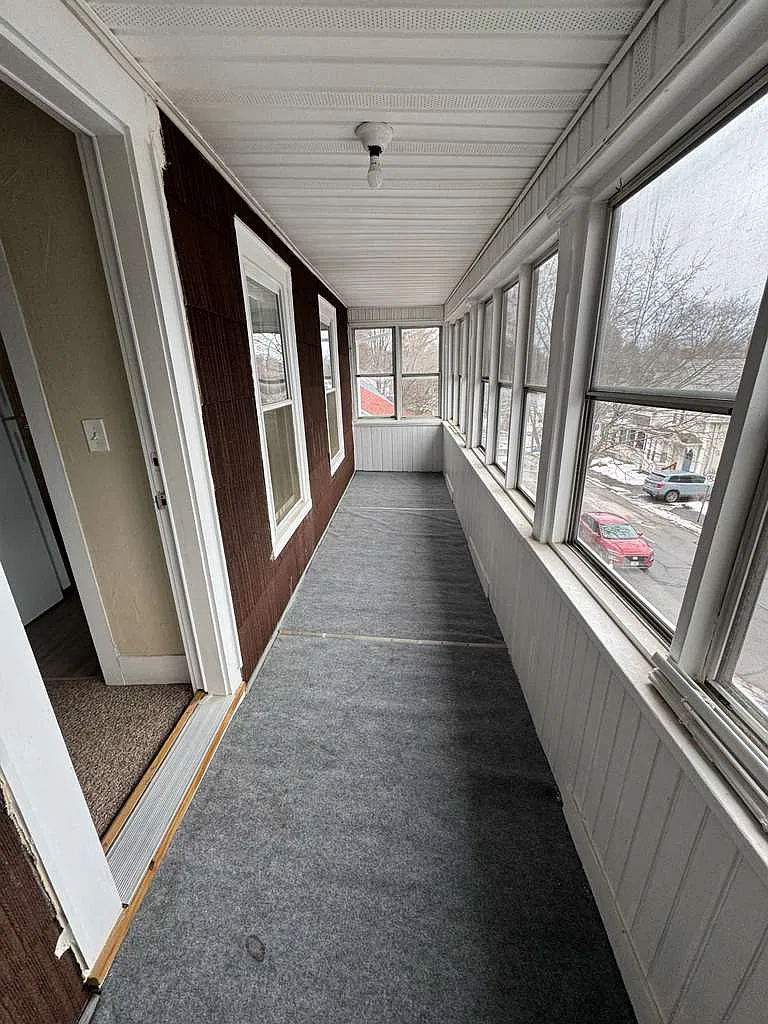 3 bed, 1000 sqft, $2,300 — Photo 2
