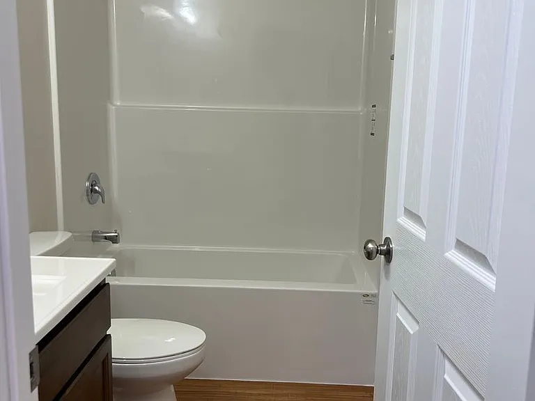 476 London Ct — Photo 10
