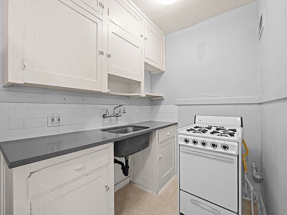 3rd image of 1336 N Corona St #2060340